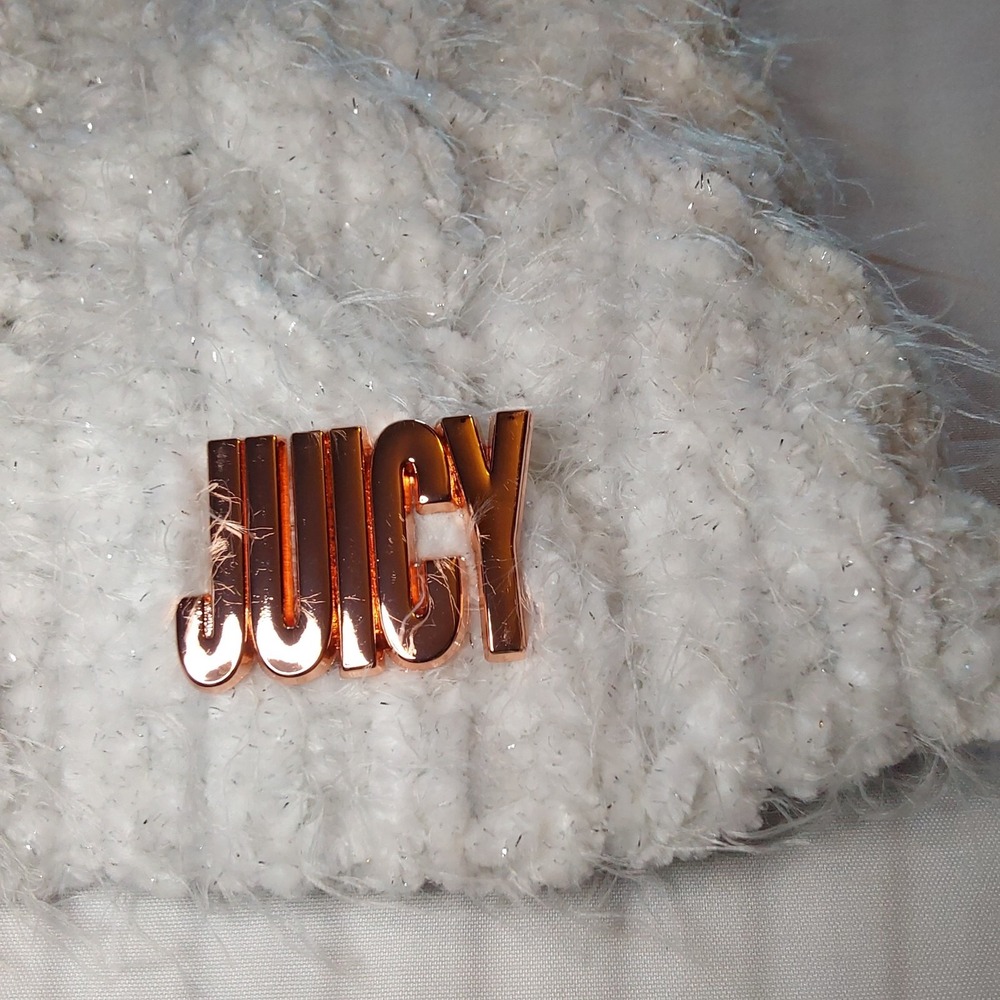Juicyโ Couture Womens Infinity Neck Scarf White Cable Knit With Logo Pin